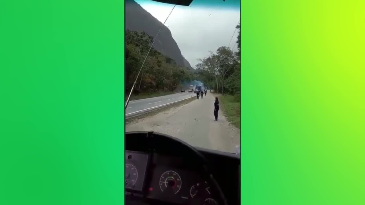 Antes de jogo com Flamengo, organizadas do Atl&eacute;tico-MG brigam em estrada do Rio de Janeiro