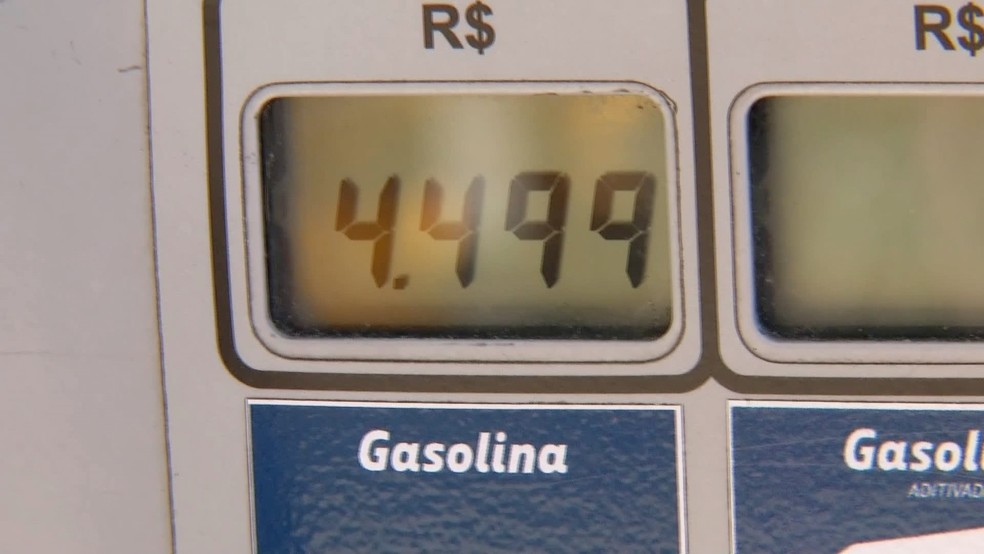 Valor da gasolina chega a R$ 4,49 em Cabo Frio, no RJ (Foto: Reprodução/RJ Inter TV)