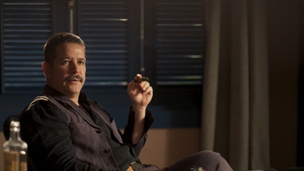Tenório (Murilo Benício) levará invertida de Bruaca (Isabel Teixeira) — Foto: Globo