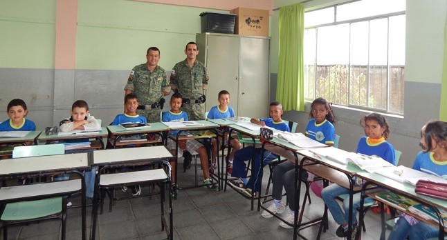Polícia Militar Ambiental conscientiza crianças sobre o meio ambiente em Barbacena
