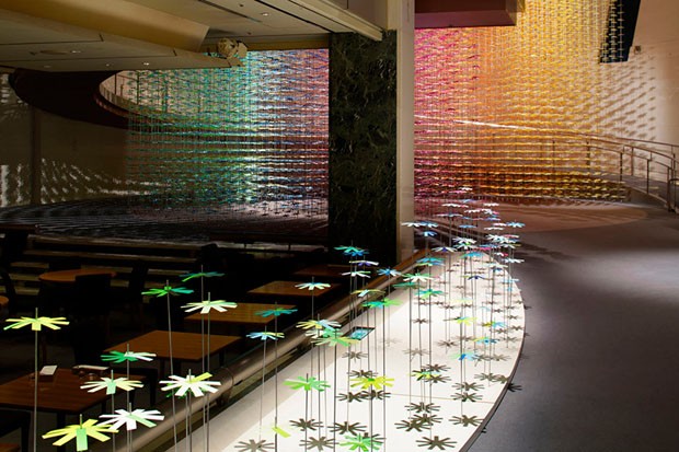 Instalação colorida no Japão tem mais de 25 mil flores de papel (Foto: Divulgação )