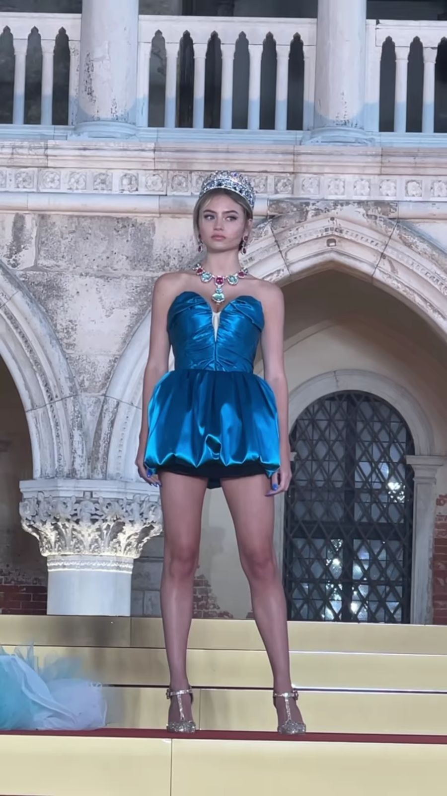 Heidi Klum filmou a filha, Leni Klum, que desfilou para a Dolce & Gabbana (Foto: Instagram/Reprodução)