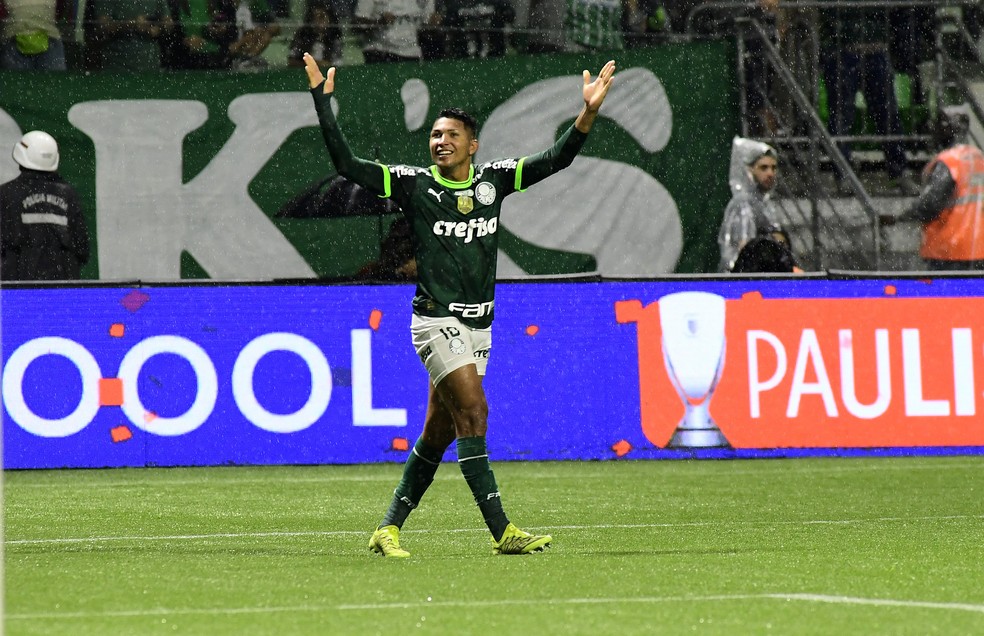 Rony revela inspiração em Romário e celebra artilharia com gols de cabeça em 2023