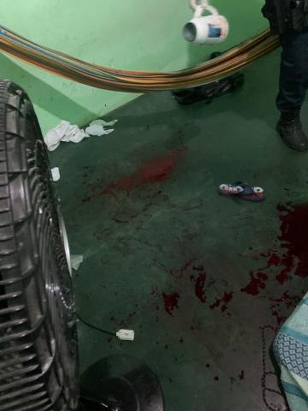 Quarto da vítima ficou sujo de sangue — Foto: PMRR/Divulgação