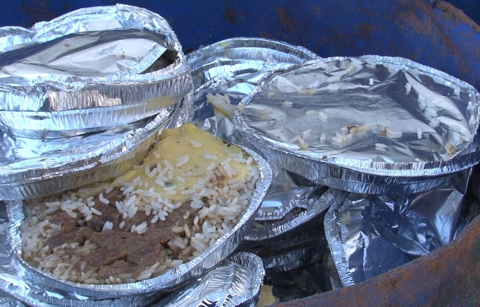 Presos recusam comida da cadeia, e dezenas de marmitas terminam no lixo em Umuarama | Norte e Noroeste | G1