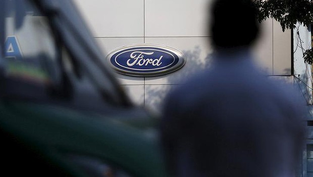 Logo da Ford é visto na fachada da montadora na Cidade do México (Foto: Edgard Garrido/Arquivo/Reuters)