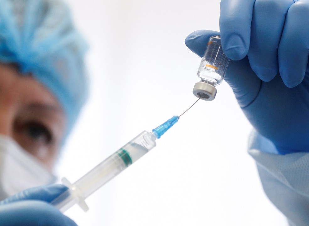 Vacina contra Covid será obrigatória nos torneios da CBF este ano — Foto: Valentyn Ogirenko / Reuters