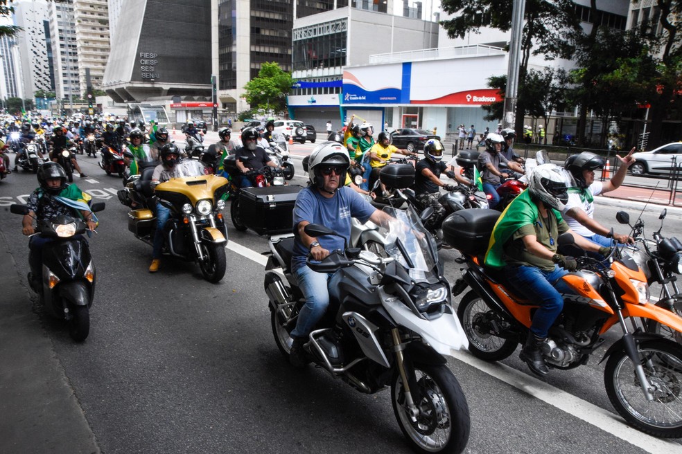 Carreata de apoiadores de Bolsonaro terminou na avenida Paulista — Foto: Ronaldo Silva/Futura Press/Estadão Conteúdo