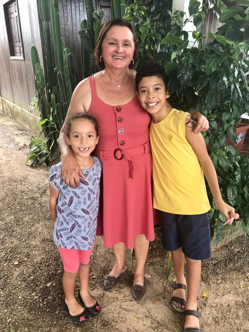 Graça era apaixonada pelos dois netos, com que fazia questão de conviver  — Foto: Arquivo pessoal 