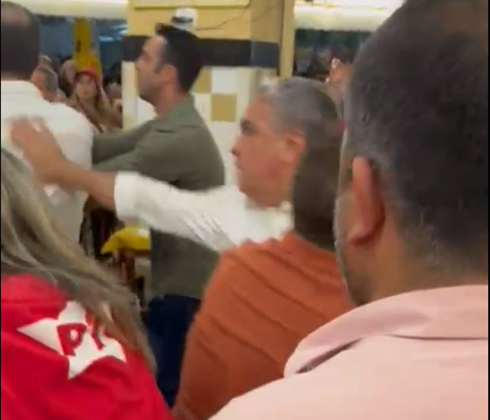 Pré-candidato do PT ao Senado aparece em vídeo de briga em bar após ato de Lula no Rio — Foto: Reprodução
