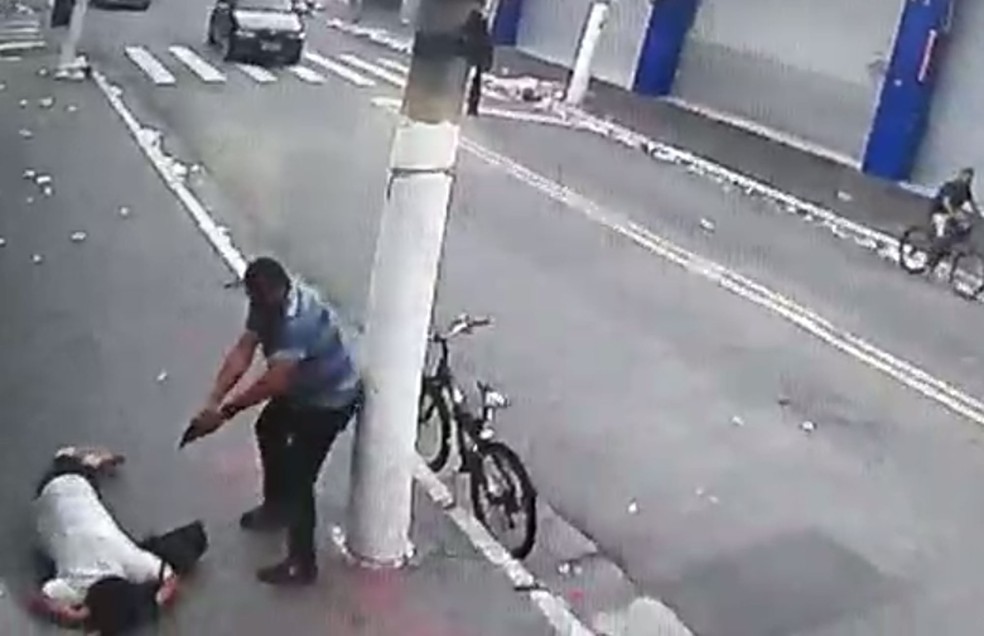 Mulher foi assassinada às 17h em rua no Centro de SP — Foto: Reprodução