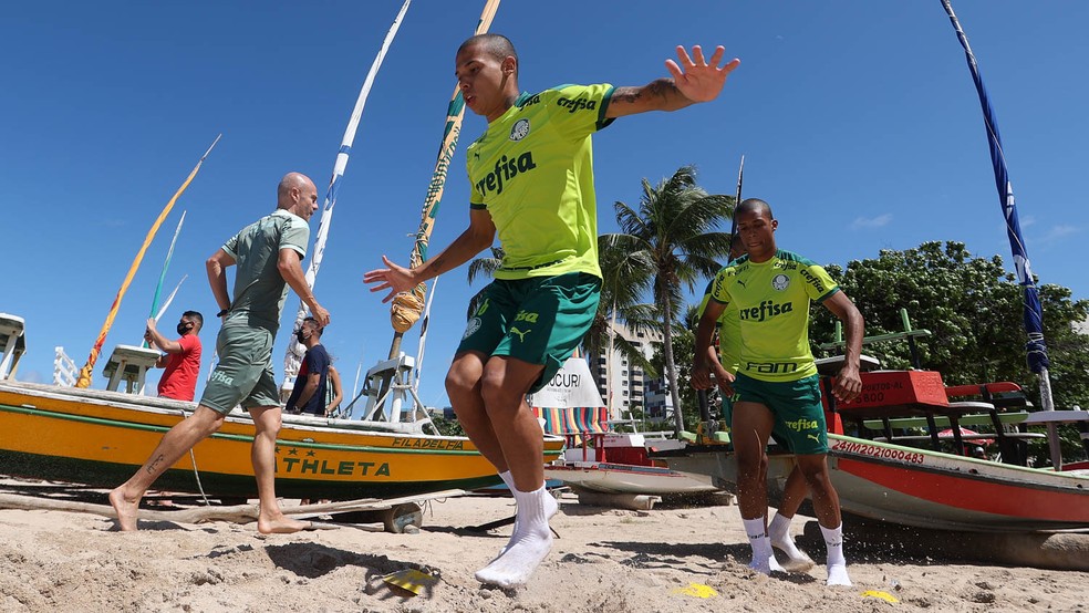 Palmeiras poupa a maioria do elenco contra o Cuiabá, e garotos da base são relacionados