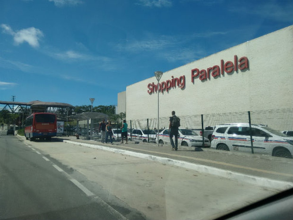 Via marginal que fica na frente do Shopping Paralela será interditada (Foto: Maiana Belo/G1 Bahia)