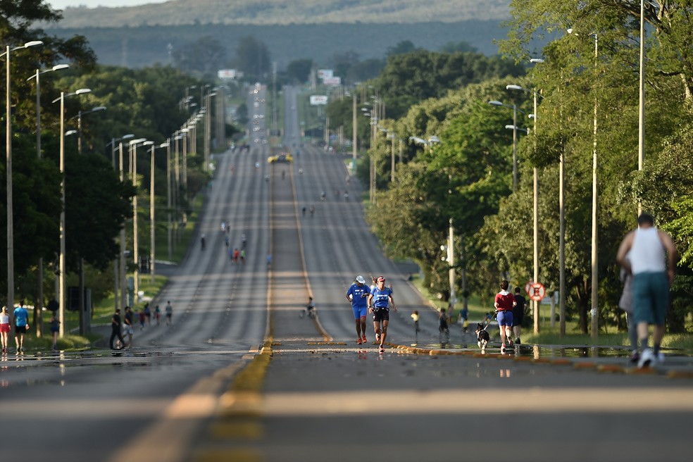 Eixão de Brasília corta as 'Asas' sul e norte da cidade  (Foto: André Borges/Agência Brasília)