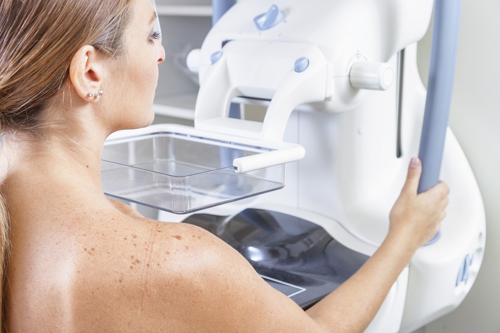 Mulheres que estão com mamografia pendente por causa da pandemia devem buscar atendimento — Foto: iStock
