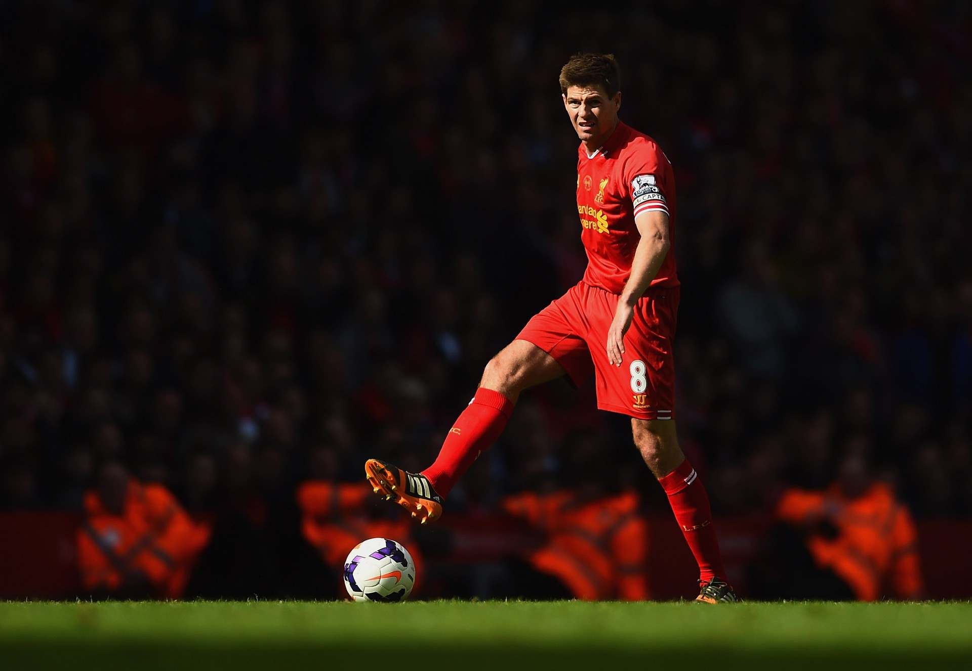 Gerrard deve decidir o seu futuro apenas depois da Copa (Foto: Getty Images)