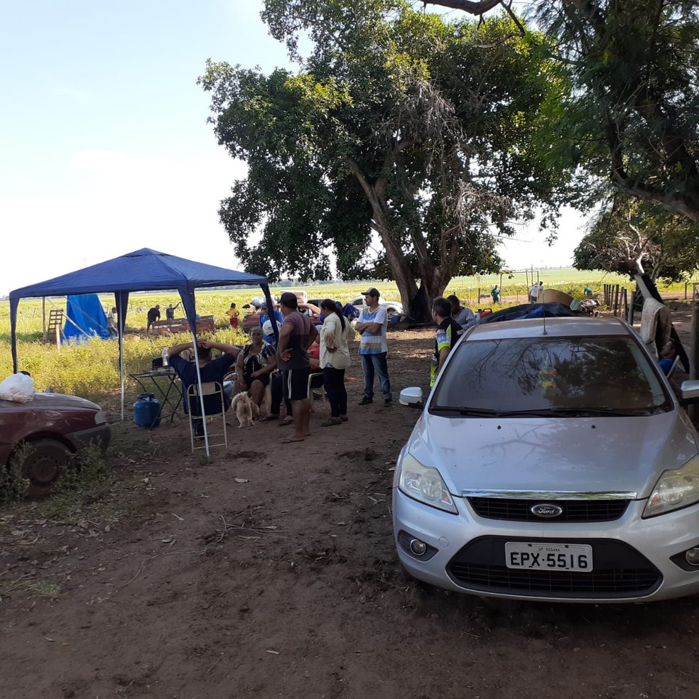 Integrantes da FNL ocuparam 13 fazendas no Pontal do Paranapanema neste sábado (26) — Foto: Luciano de Lima/FNL