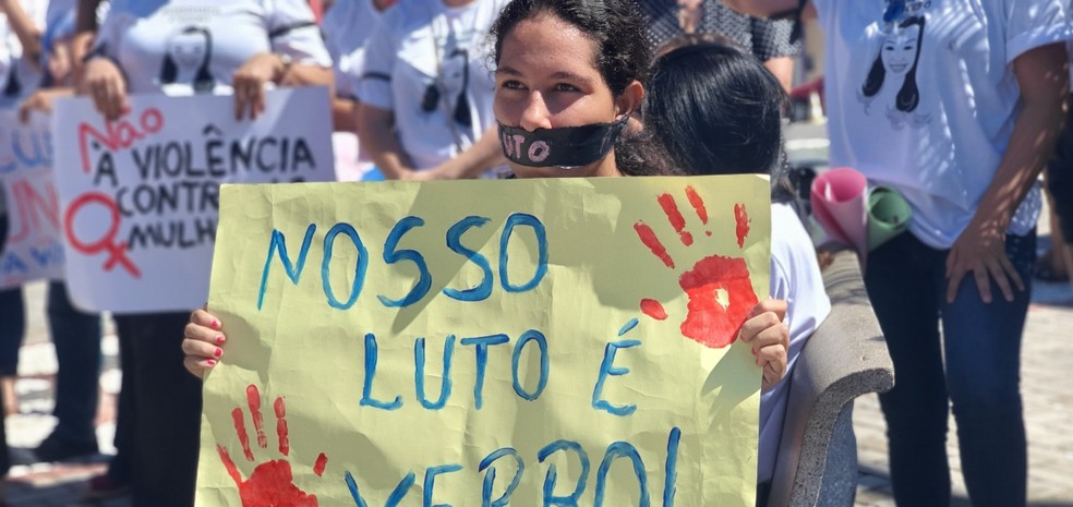 Protesto em Currais Novos marca um ano da morte da estudante Zaira Cruz e pede fim da violência contra as mulheres — Foto: Rayssa Aline/Cedida