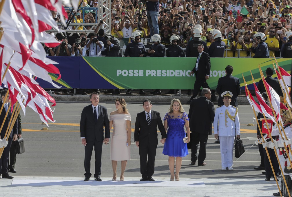 Bolsonaro chega ao Planalto para receber a faixa presidencial — Foto: Sergio Lima/AFP