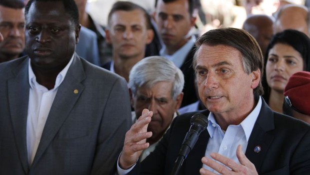 Bolsonaro disse hoje, no Rio de Janeiro, que o Brasil tem que reduzir a carga de impostos    (Foto: Fernando Frazão/Agência Brasil)