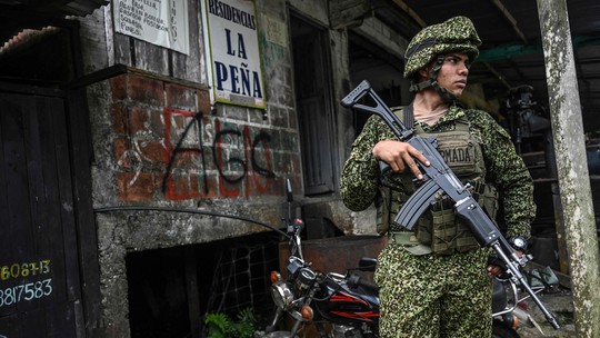 Ataque do ELN ameaça plano de ‘paz total’ de Gustavo Petro na Colômbia