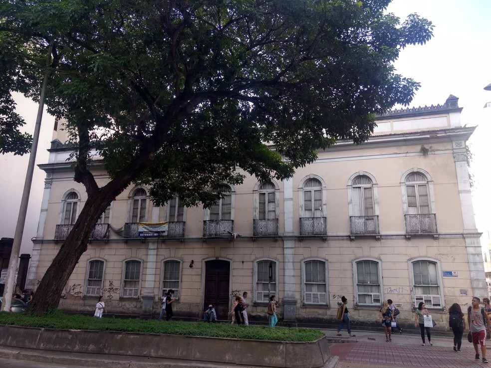 Palacete Santa Mafalda, onde funcionava a Escola Estadual Delfim Moreira em Juiz de Fora — Foto: Roberta Oliveira/G1