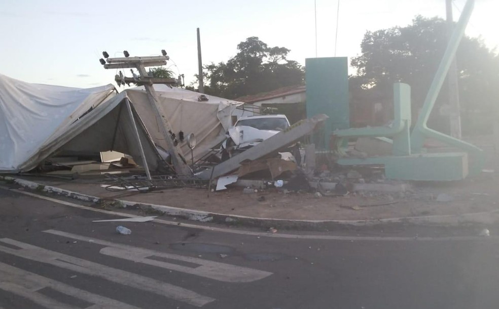 Motorista foi encaminhado para um hospital de Varjota, distante 22 km do local do acidente. — Foto: Anderson Peixoto/Arquivo Pessoal
