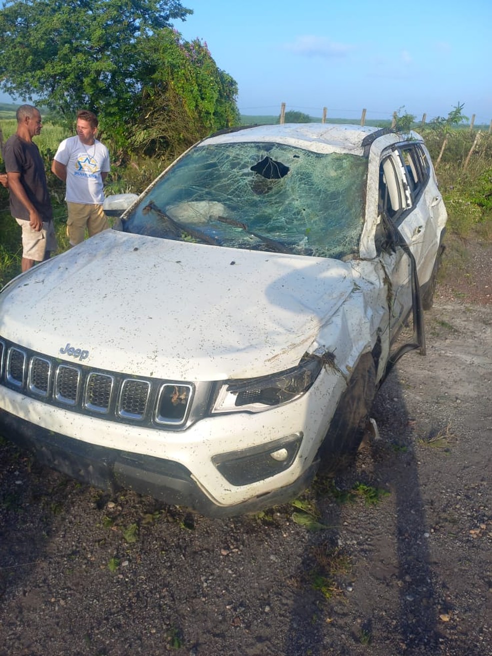 Carro encontrado capotado em estrada no RN. Motorista morreu — Foto: Redes sociais