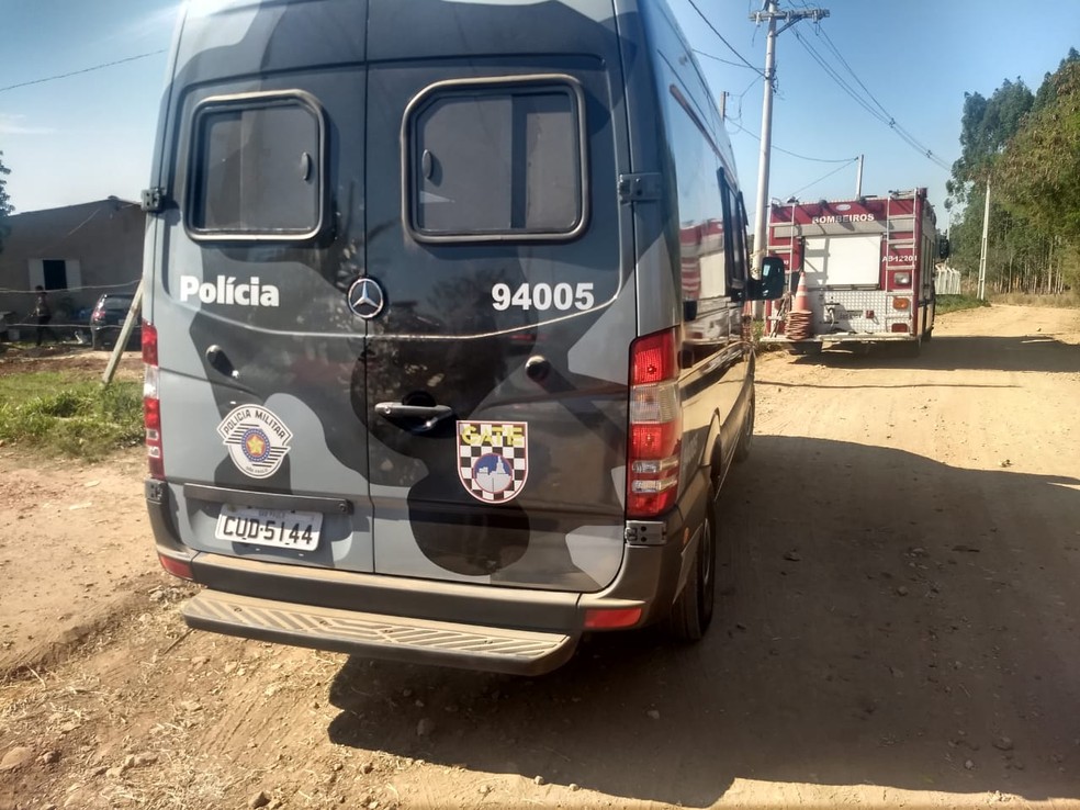 GATE foi acionado para destruir artefato explosivo em Porangaba (SP) — Foto: Corpo de Bombeiros de Botucatu/Divulgação