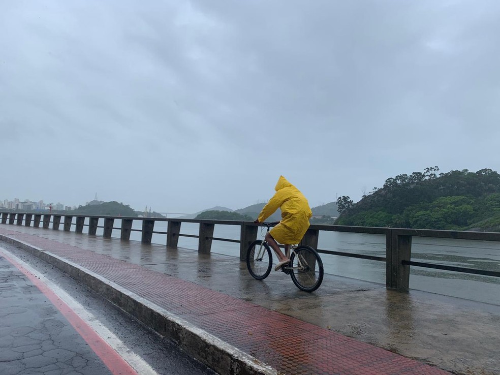 Es Tem Alertas De Chuvas Intensas Ressaca E Ventos De Ate 100 Km H Espirito Santo G1