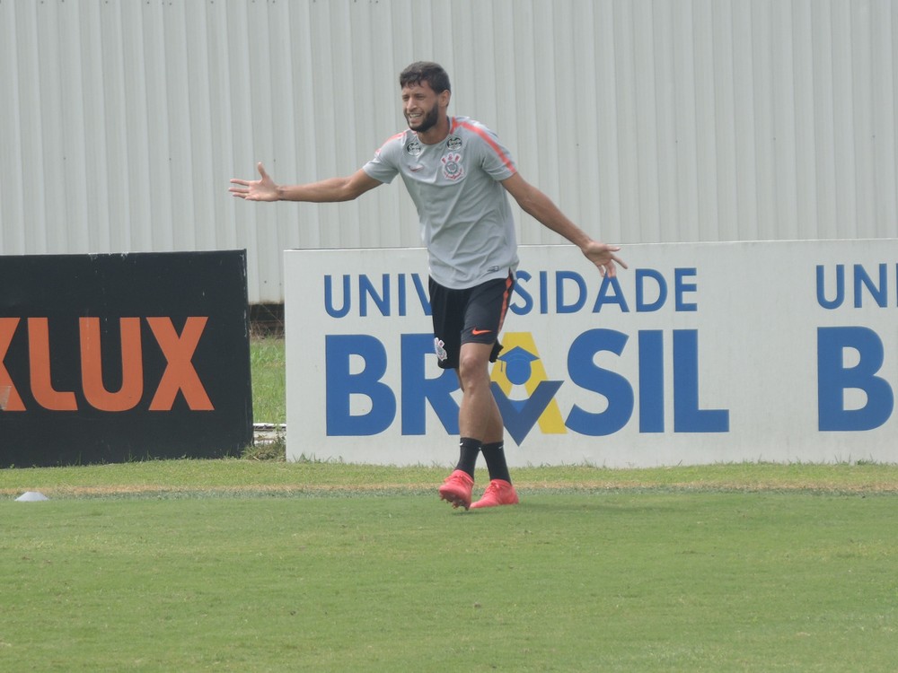 Juninho Capixaba treina e pode ser opção do Corinthians em Dérbi