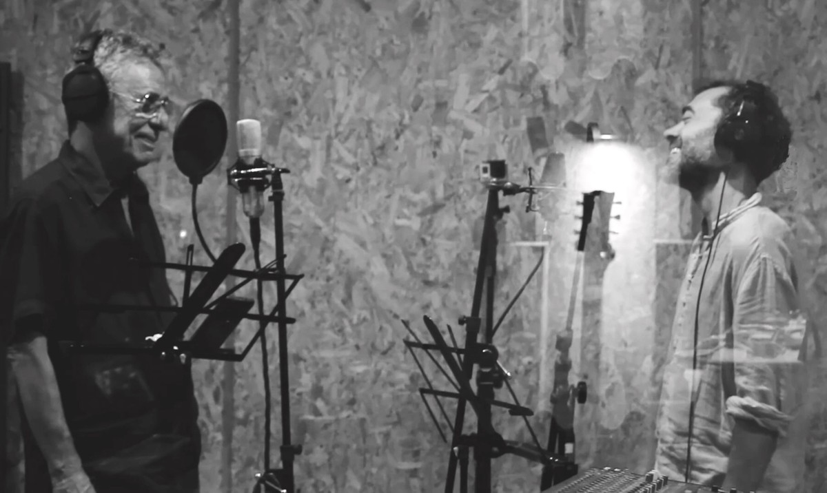Chico Buarque reforça com a Itália ao cantar a versão de ‘Todo o sentimento’ com Nicolás Farruggia |  Weblog do Mauro Ferreira