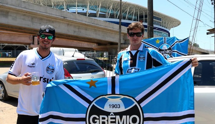Churrascada, bumbo e fogos de artifício esquentam o Gre-Nal 403