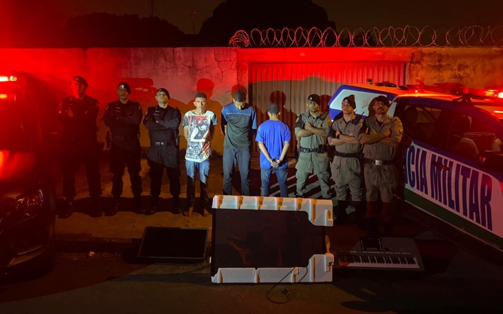 Presos suspeitos de matar idosa e comprar itens roubados — Foto: Reprodução/TV Anhanguera