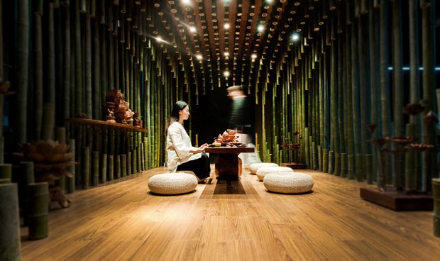 Bambu e flores de lótus criam efeito óptico (Foto: Minax Architects/ divulgação)