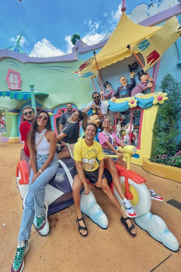 Anitta no parque de diversões Universal's Islands of Adventure, na Flórida (Foto: Reprodução)