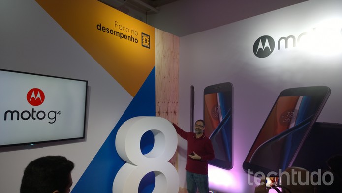 Moto G 4 Plus tem mais memória e câmera superior ao Moto G 4. (Foto: Fabrício Vitorino/TechTudo)