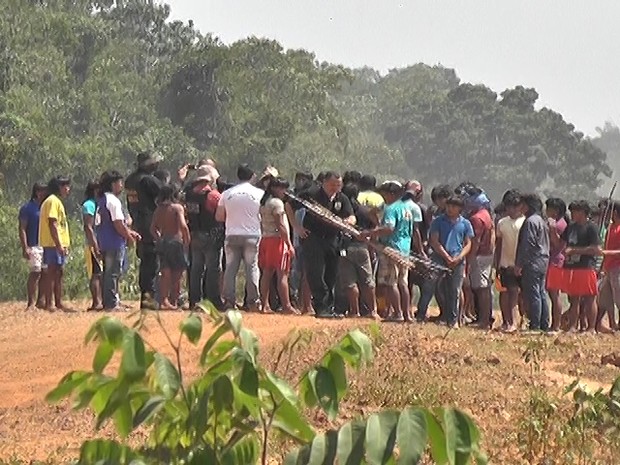 Indígenas entregaram corpos das vítimas no final de semana (Foto: Laysson Carvalho/JNMT)