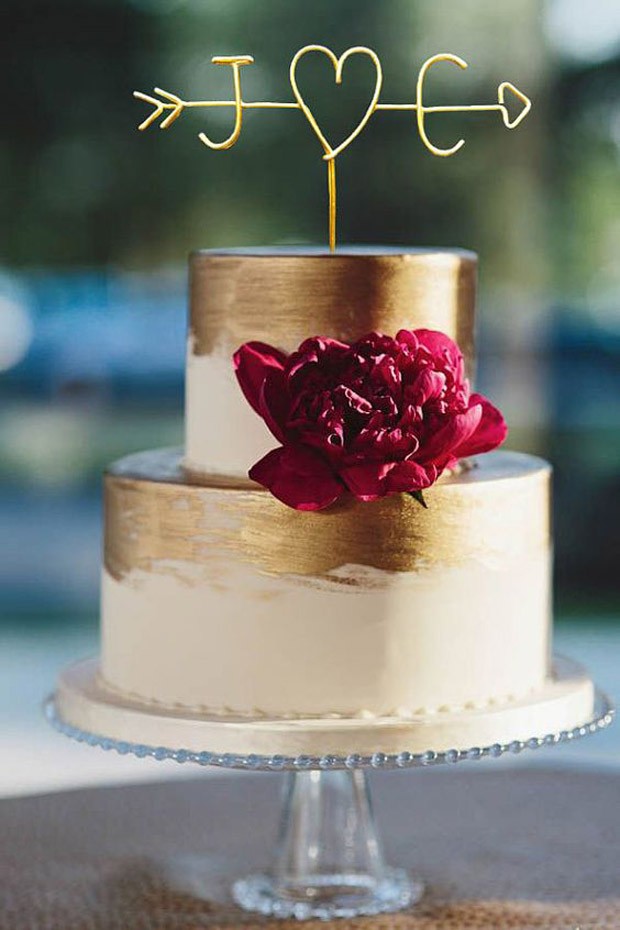 Topo de bolo de casamento: Iniciais em arame (Foto: Pinterest/Reprodução)