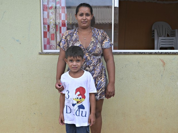 Com filho sem aulas, Maria Cristiane diz que não pode trabalhar e lamenta situação (Foto: Quésia Melo/G1)
