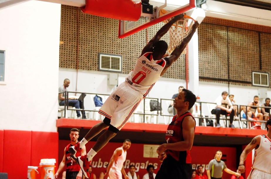 Em amistoso com final quente, Flamengo volta a vencer o Vitória no Rio