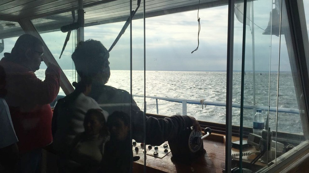 Procissão fluvial é realizada no Rio Paraná (Foto: Júnior Paschoalotto/TV Fronteira)