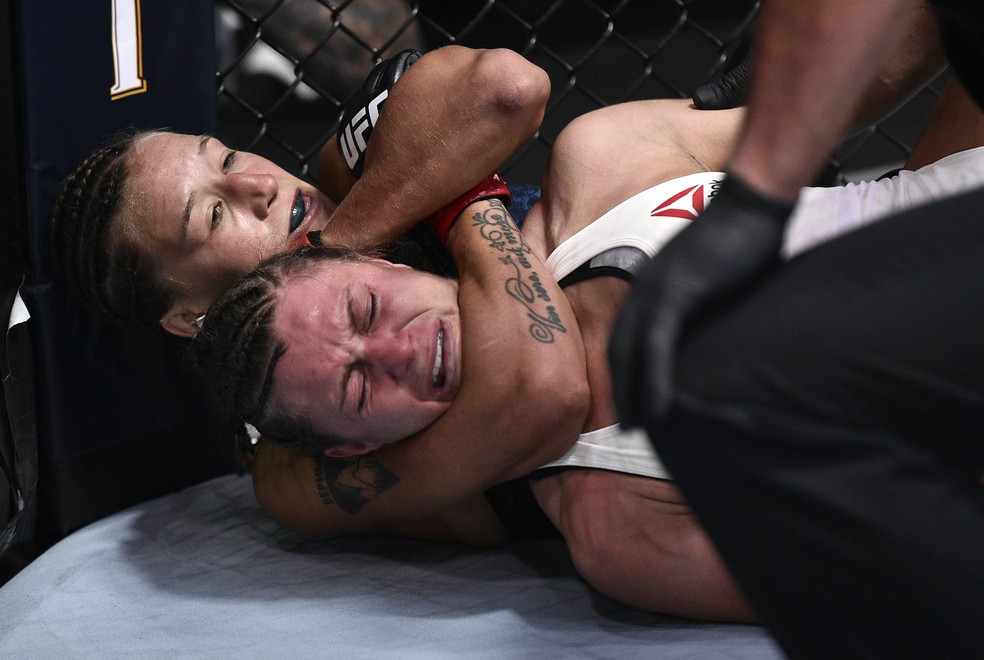 Maryia Agapova finalizou Hannah Cifers no UFC: Eye x Calvillo — Foto: Getty Images