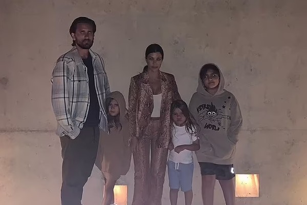 Scott Disick, Kourtney Kardashian e os três filhos dos dois (Foto: Instagram)