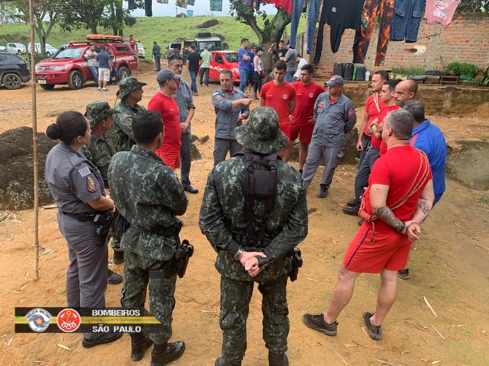 Tromba d'água mobiliza equipes do Corpo de Bombeiros e Defesa Civil — Foto: Corpo e Bombeiros/Divulgação
