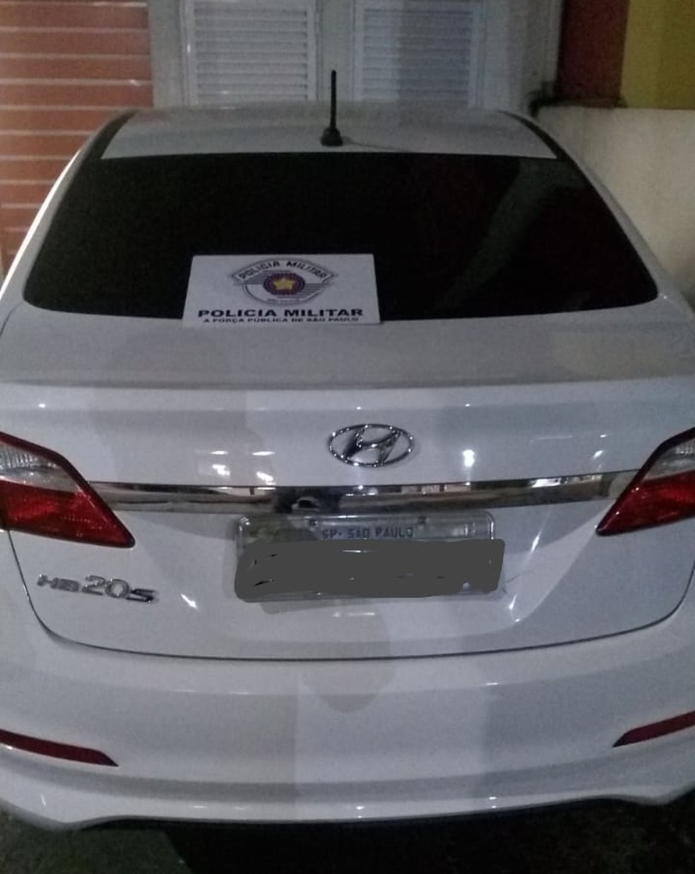 PM intercepta carro e impede 'tribunal do crime' em Aruj&aacute; &mdash; Foto: Pol&iacute;cia Militar/Divulga&ccedil;&atilde;o