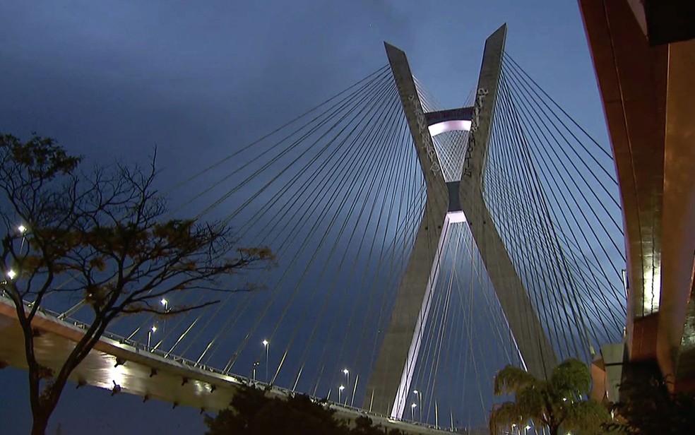 Ponte Estaiada de São Paulo ganha nova iluminação São Paulo G1