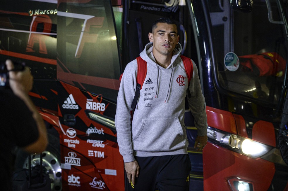 Santos &eacute; o &uacute;nico dos titulares do Flamengo que viaja para Cuiab&aacute; &mdash; Foto: Marcelo Cortes/Flamengo