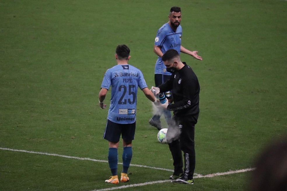 Não joga vôlei, Renato diz que lesão de Pepê não precoupa
