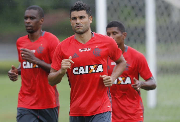 Jornalista questiona presença de Ederson no elenco do Flamengo